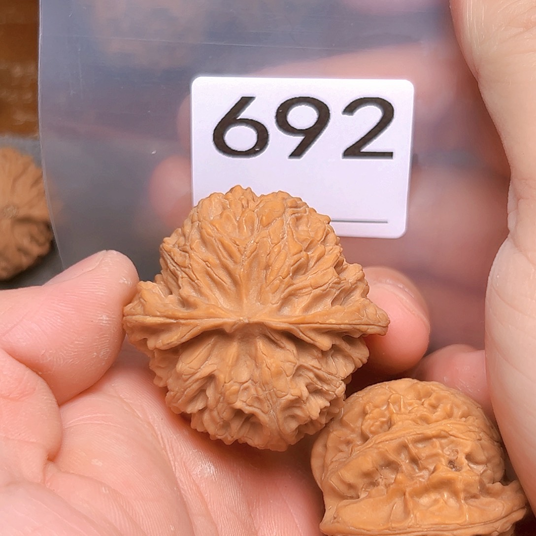 文玩核桃吊坠43苹果园。有反油