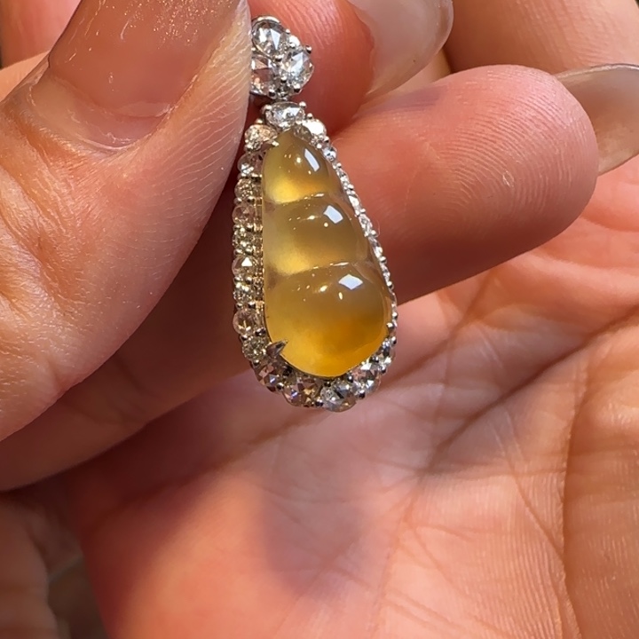 翡翠18K金镶嵌颈饰福豆L