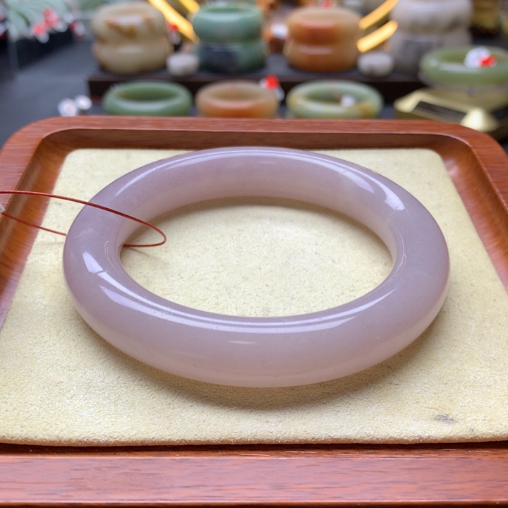 未镶嵌手镯石英岩玉