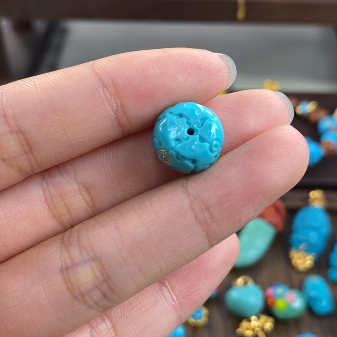 怡***阿绿松石未镶嵌。鲸落