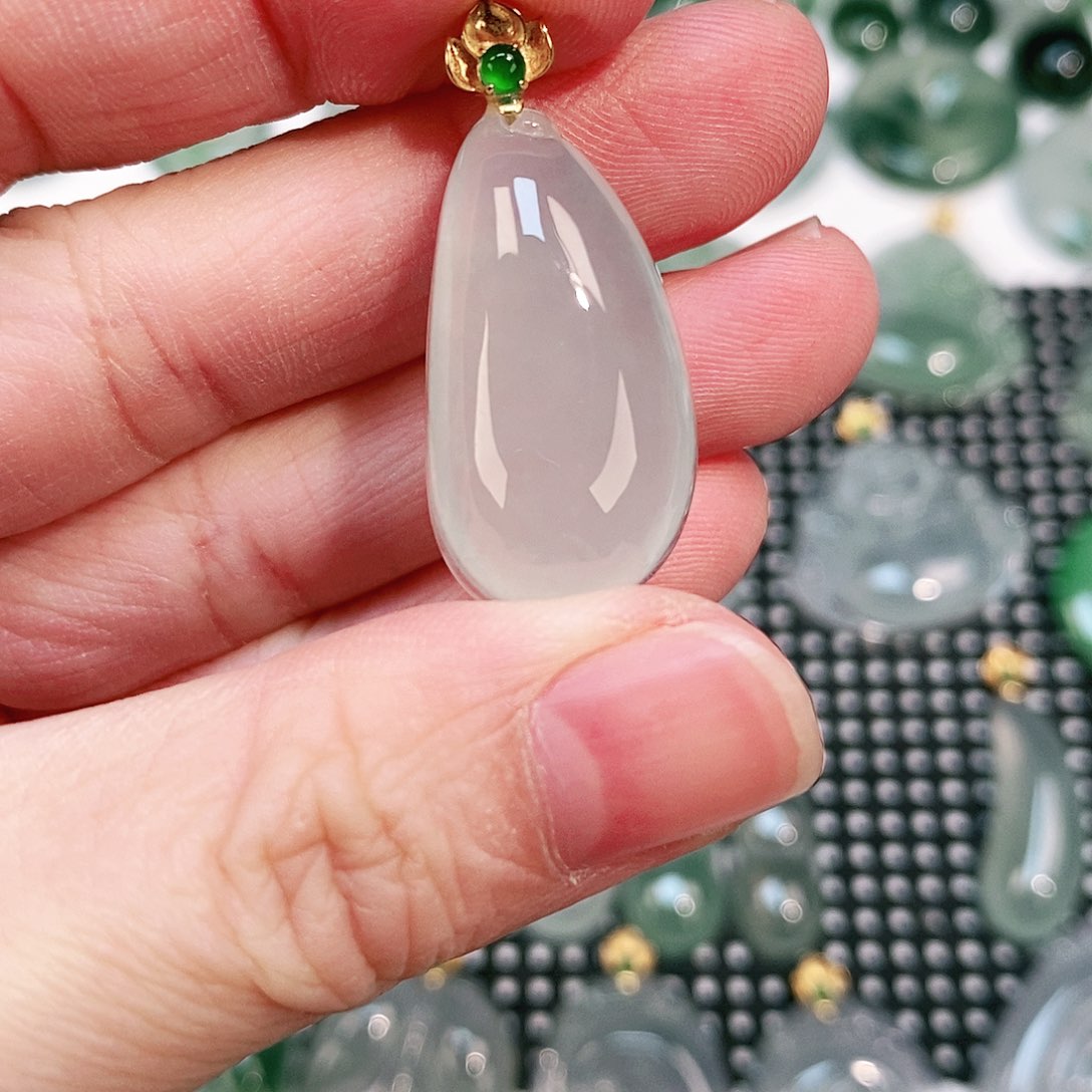 翡翠颈饰18K金镶嵌吊坠