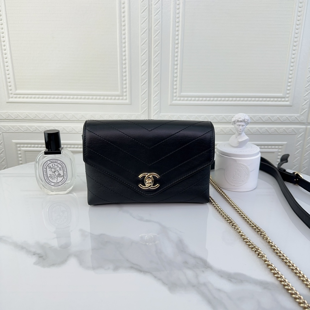 99新 Chanel/香奈儿 时尚黑金牛皮信封cf腰包腋下包 26开二奢包包