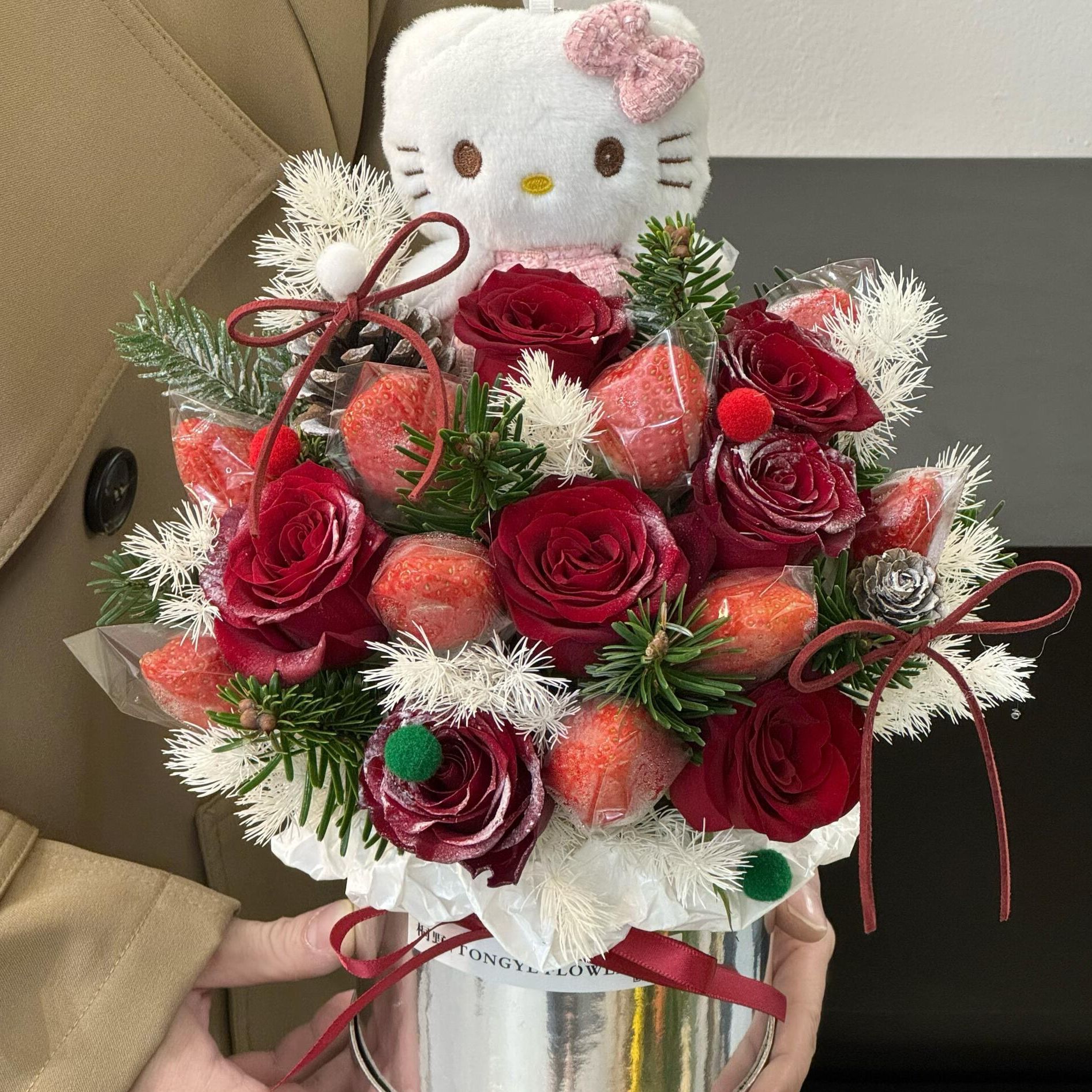 圣诞节kitty猫抱抱桶