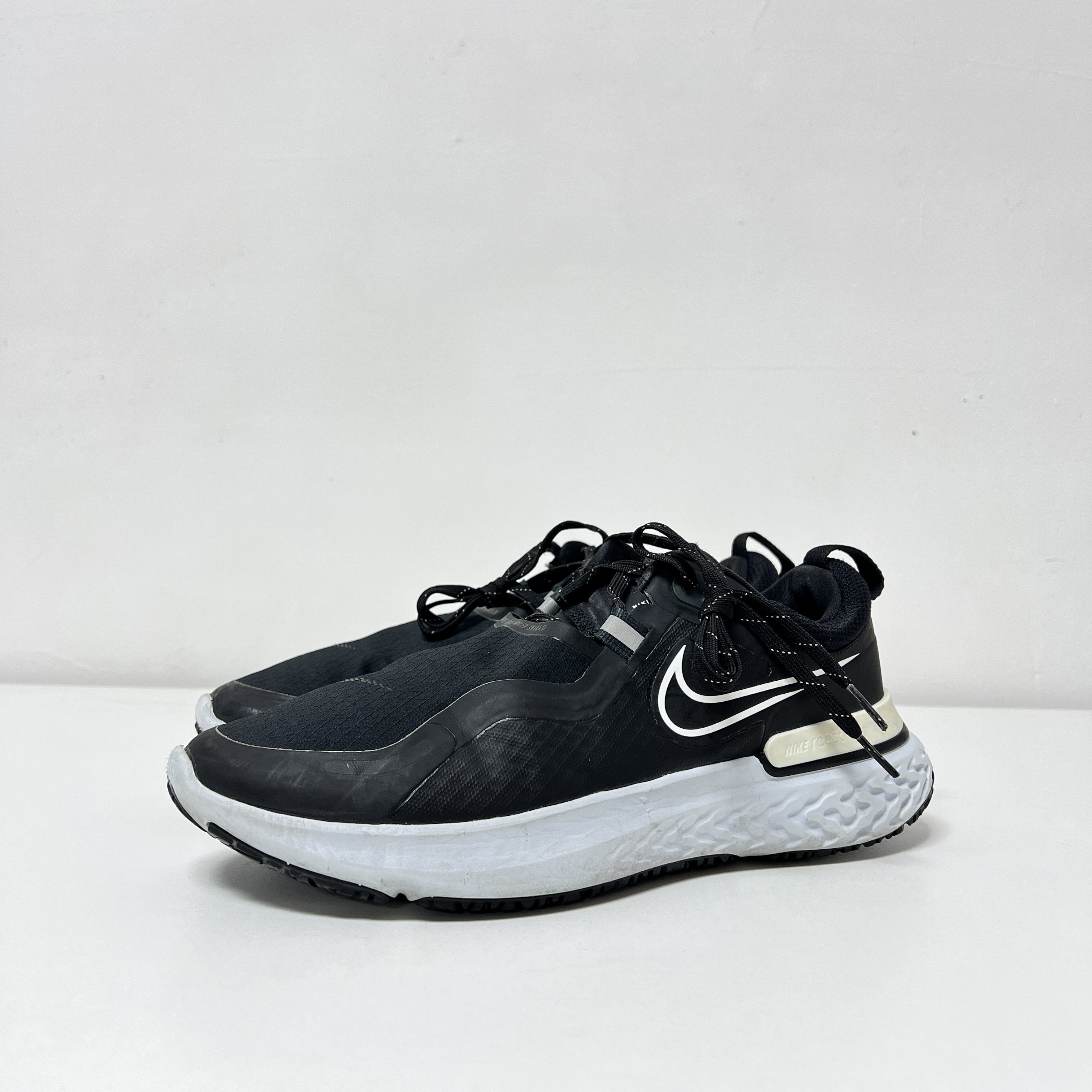 95新 maje 42.5码/95新 React Miler1 黑白 跑步鞋
