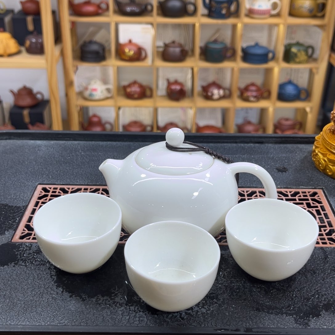 紫砂紫砂白壶（一壶三杯）
