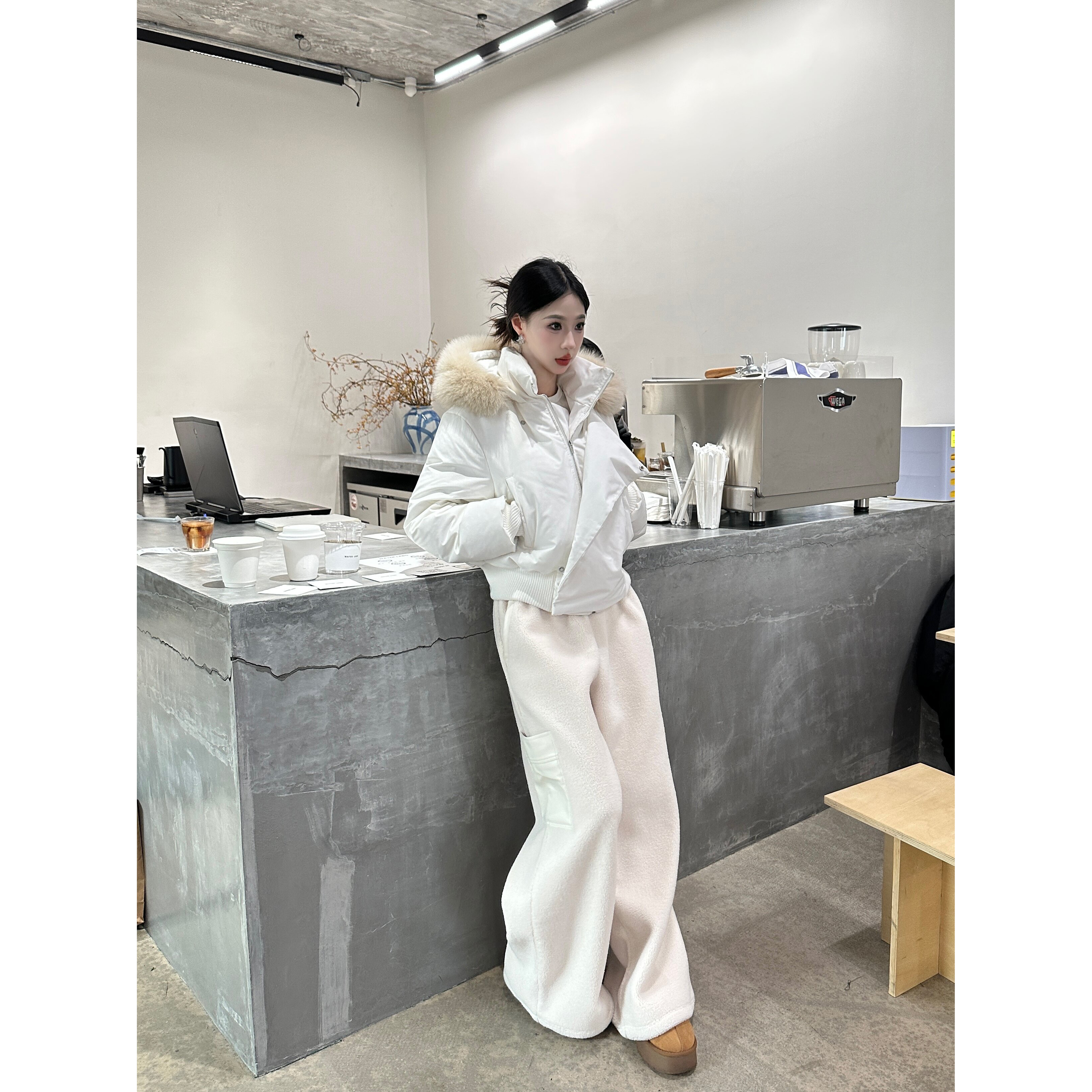 加绒加厚羔毛直筒休闲裤女冬季新款白色宽松慵懒显瘦加厚卫裤女