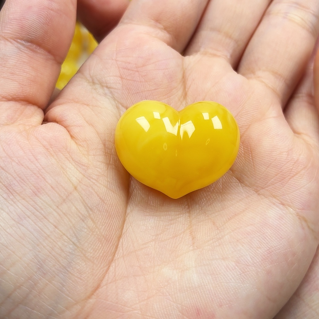 蜜蜡颈饰未镶嵌焦皮浓蜡妖花爱心