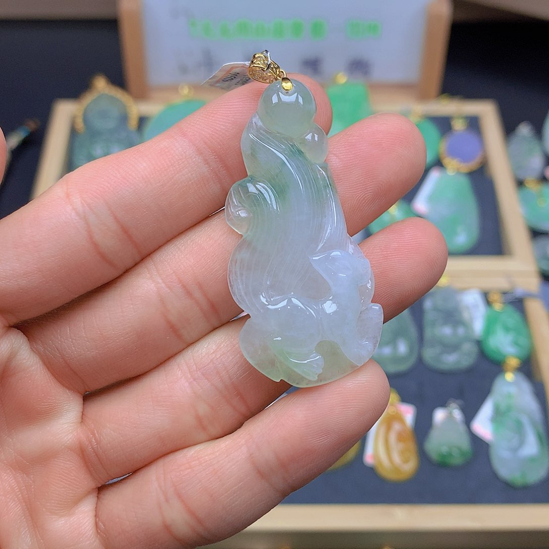 翡翠颈饰18K金镶嵌翡翠