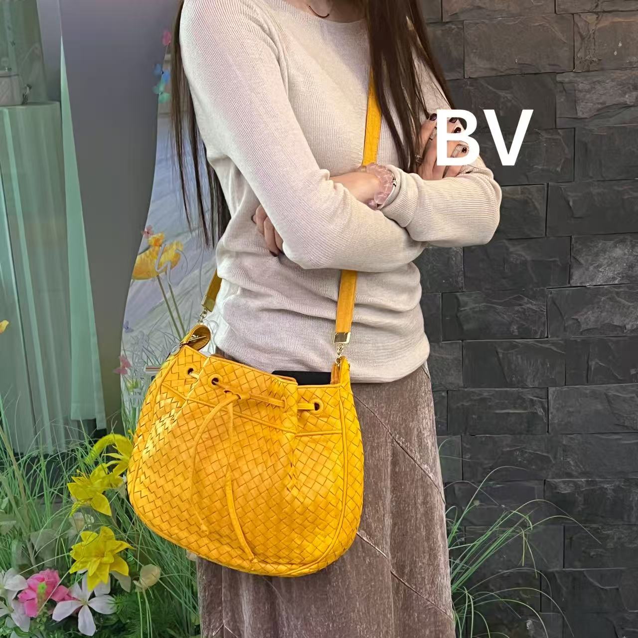 95新 BOTTEGA VENETA/葆蝶家 LL19粉色大托特单肩经典/代卖服务