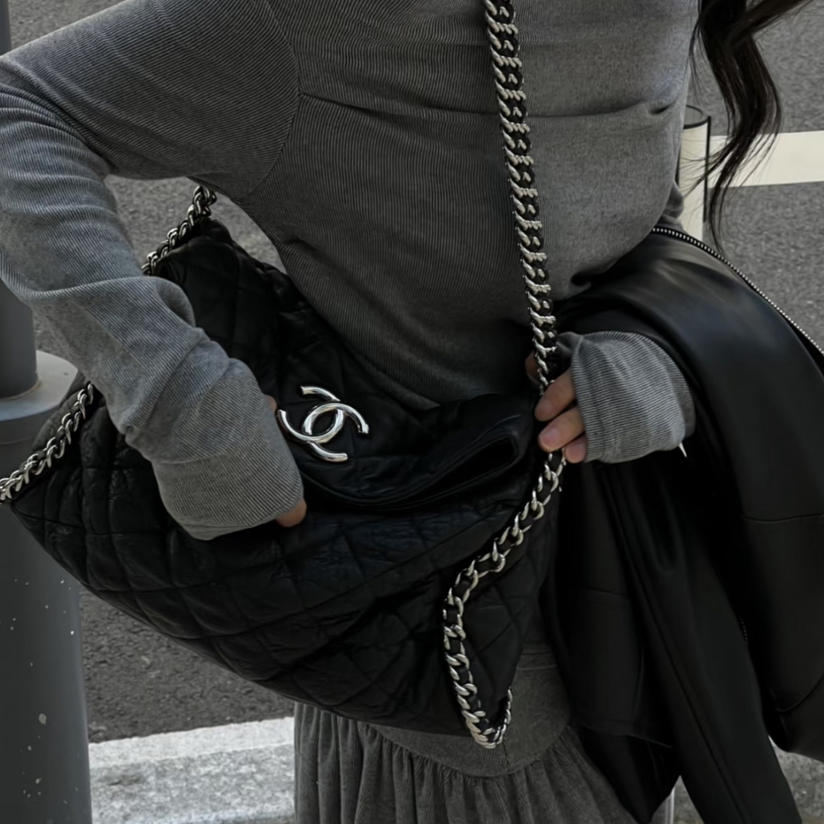 95新 Chanel/香奈儿 1417 Chanel 黑银链条滚边hobo机场包 带卡