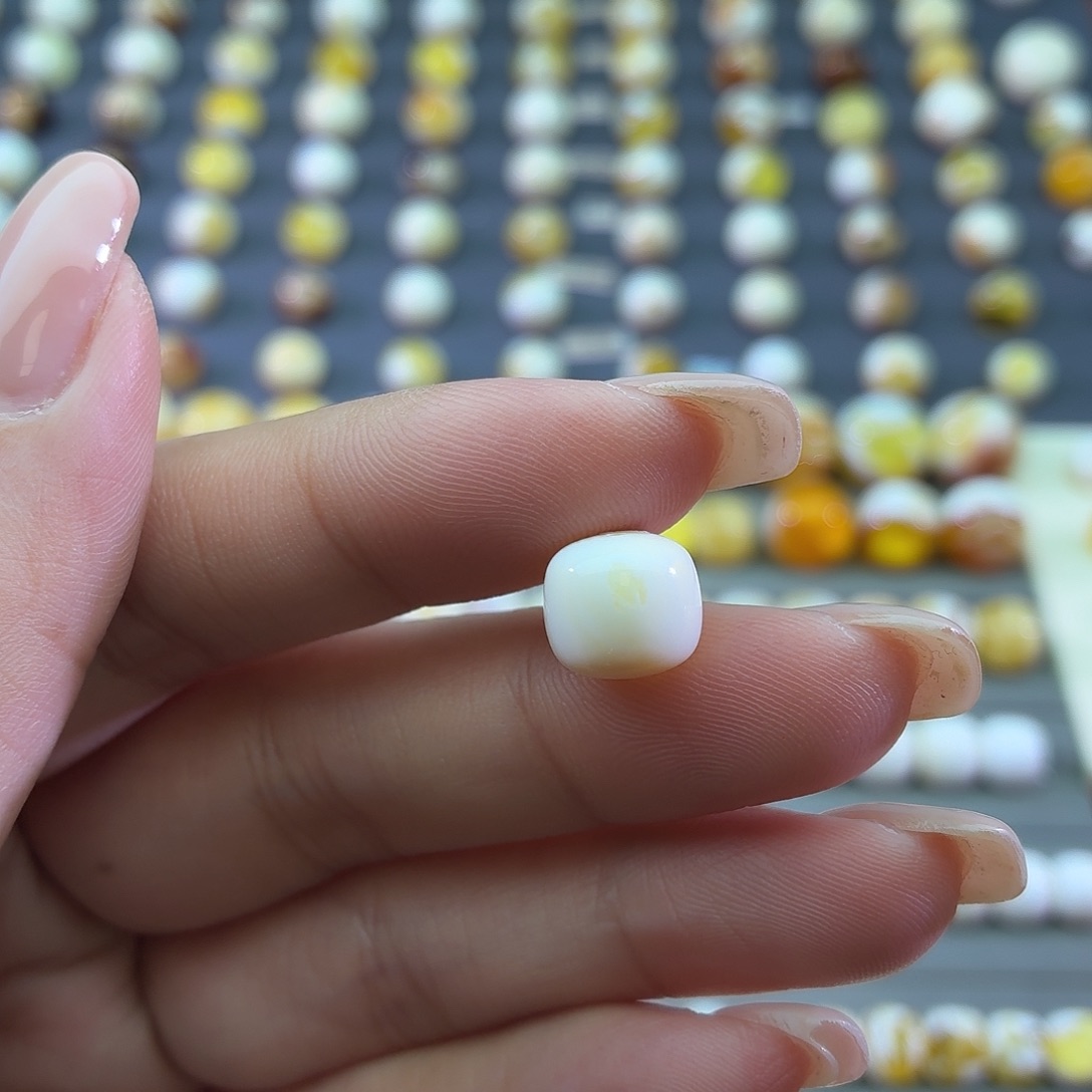 琥珀未镶嵌裸石10