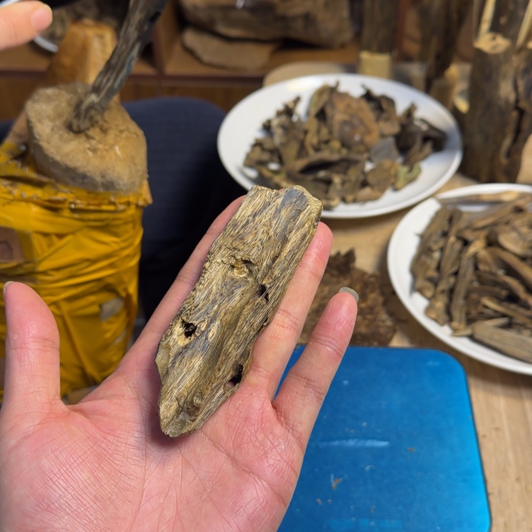 沉香沉香碎屑绿棋楠沉香原料虫漏27克