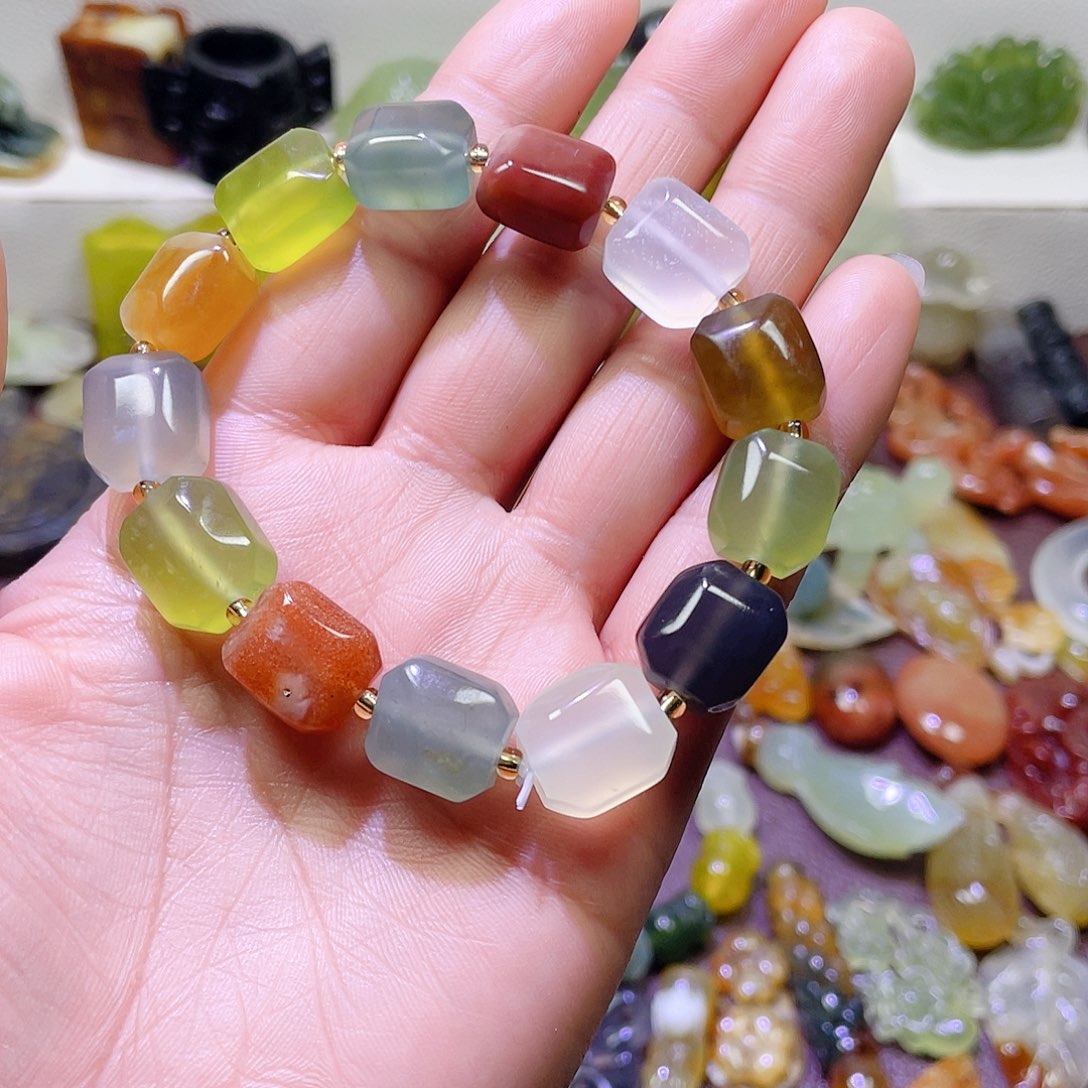 蛇纹石玉未镶嵌颈饰白*