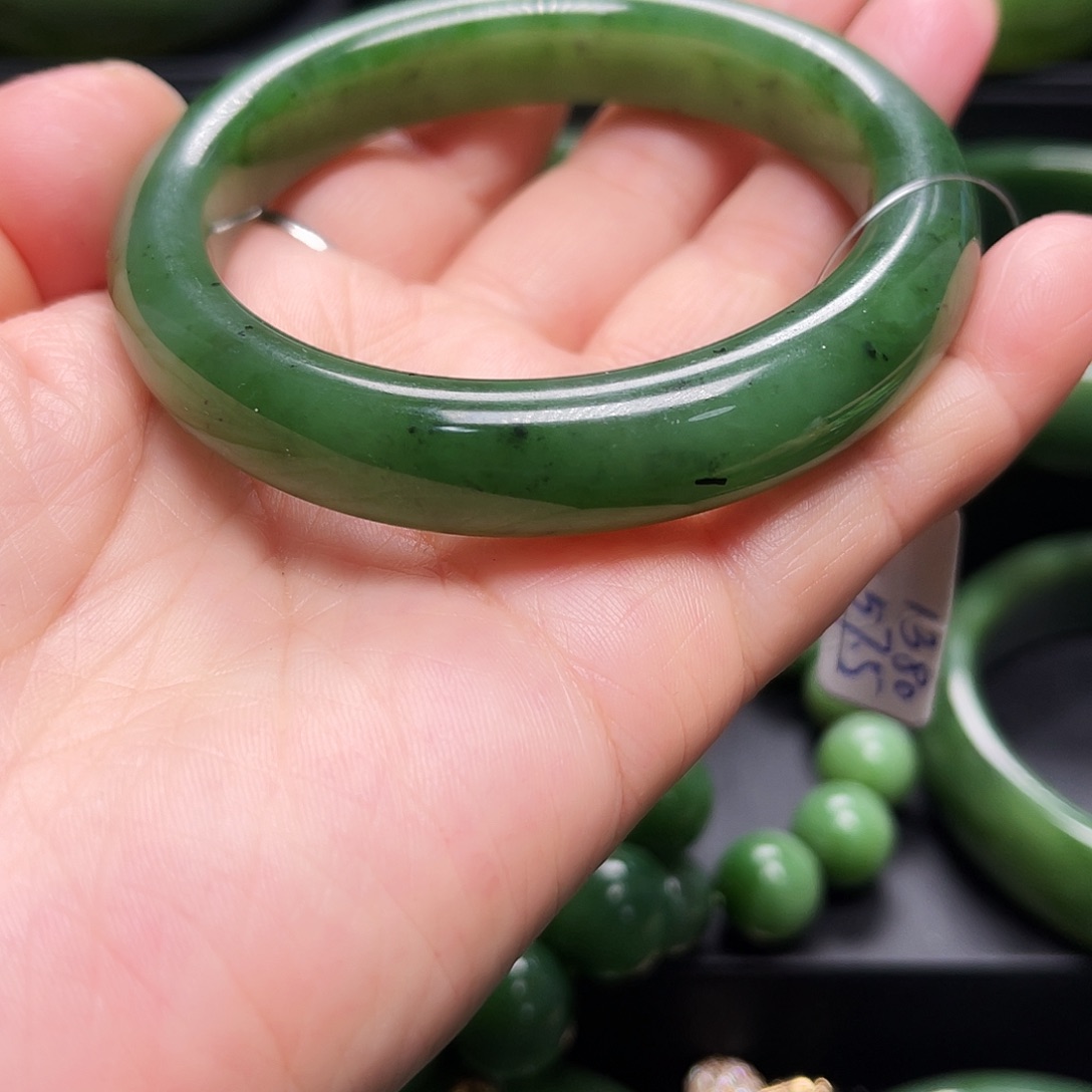 和田玉（碧玉）未镶嵌手镯