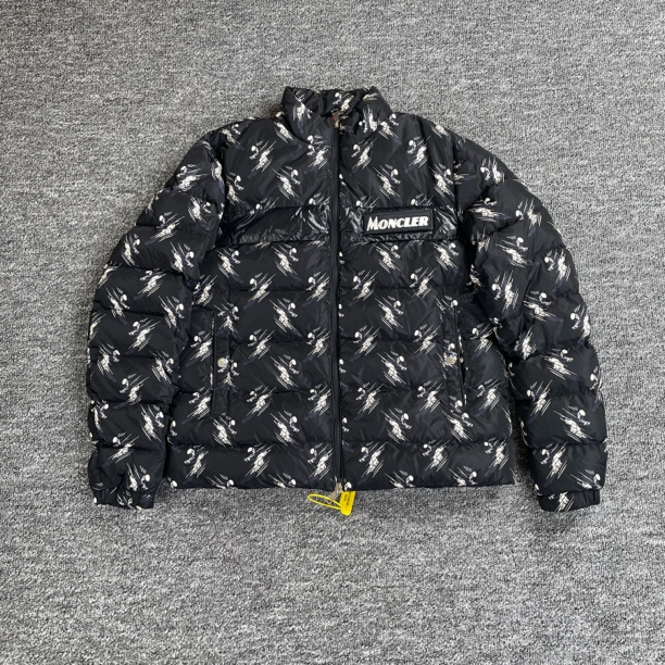 7046/Moncler 黑色logo贴饰印花立领羽绒服外套/1码/98新