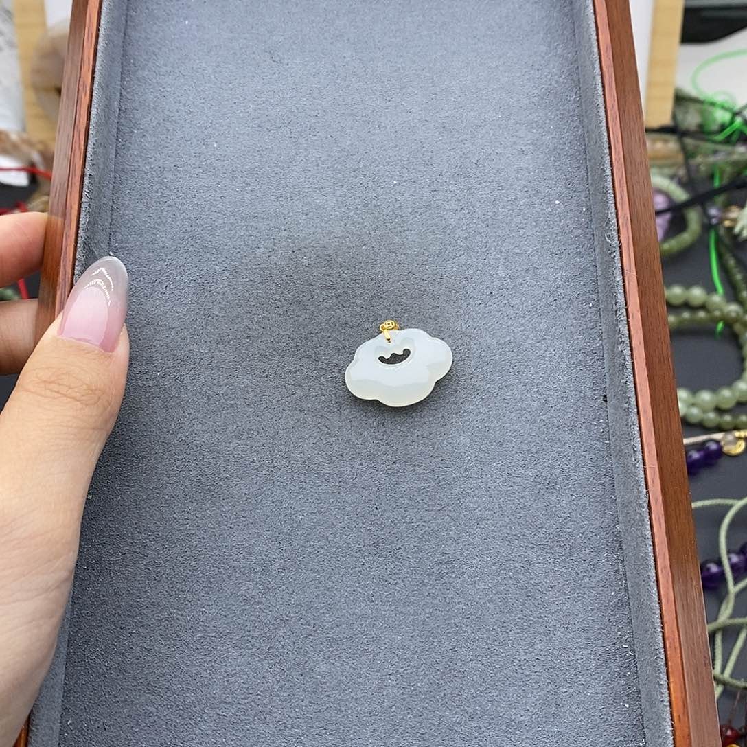 和田玉吊坠(不含链)18K金镶嵌