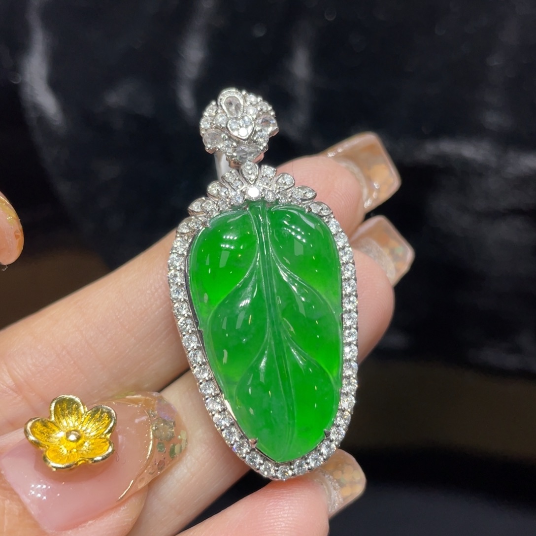 翡翠颈饰18K金镶嵌天然缅甸翡翠