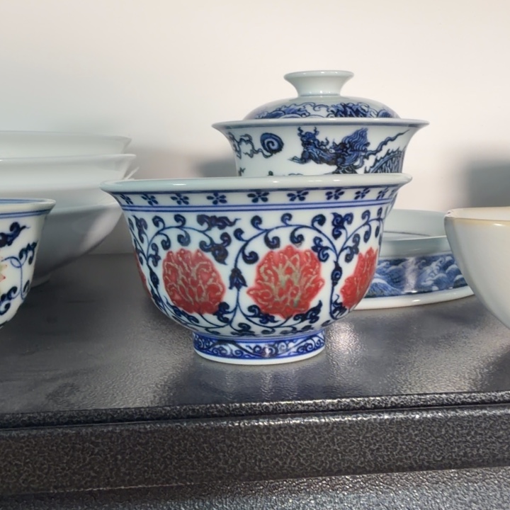 青花釉里红缠枝莲永乐压手杯