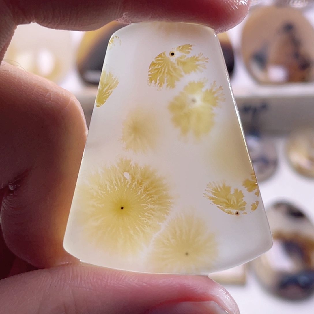 玛瑙/玉髓未镶嵌珠宝奇石