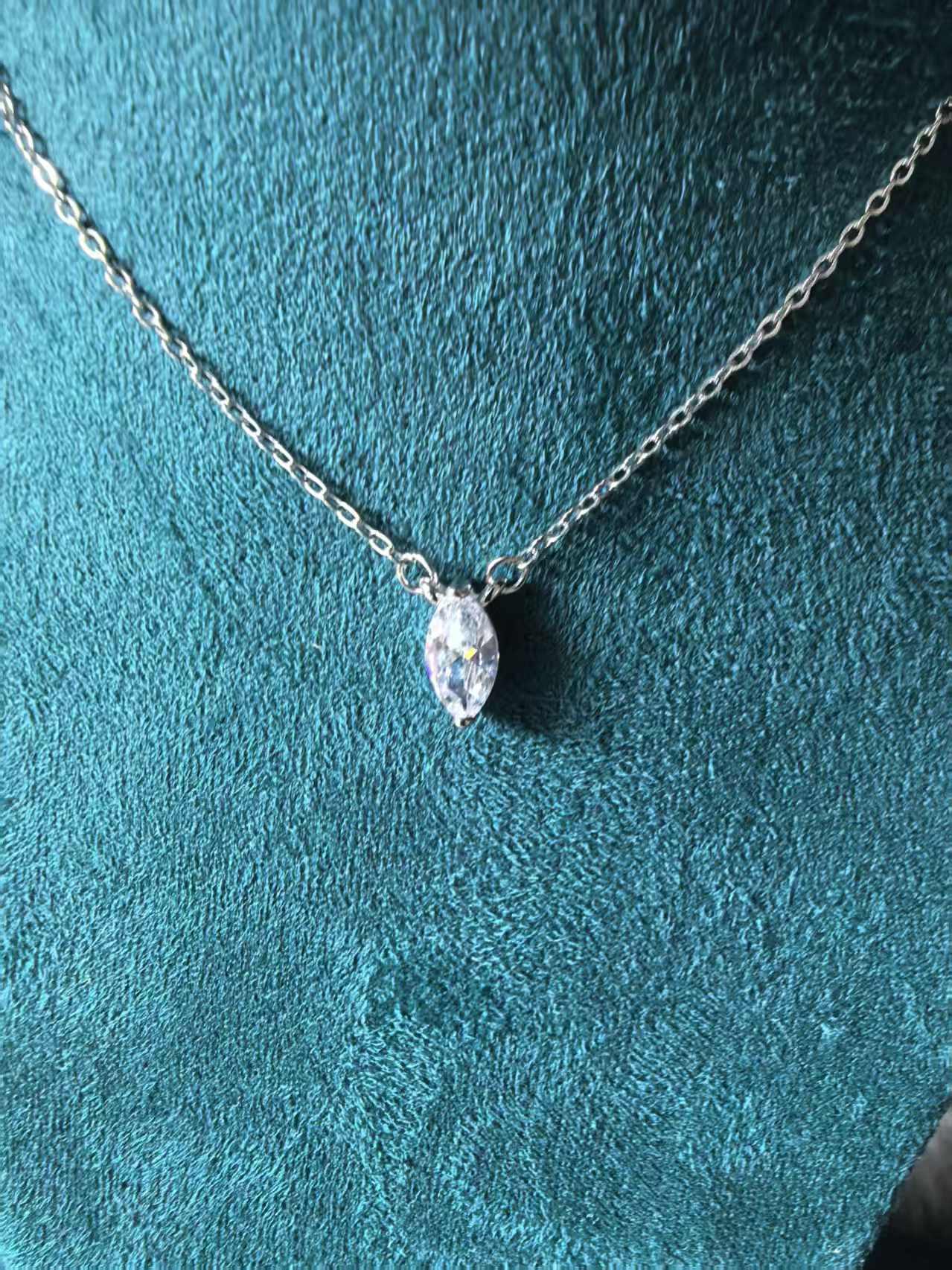 18K金天然南非钻石Au750心间一体链