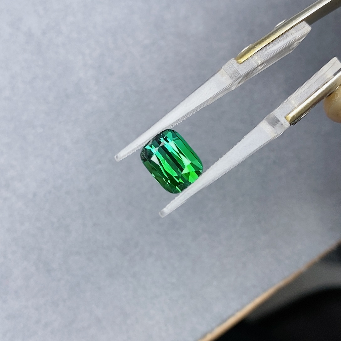 碧玺珠宝半成品未镶嵌3.56ct拉贡