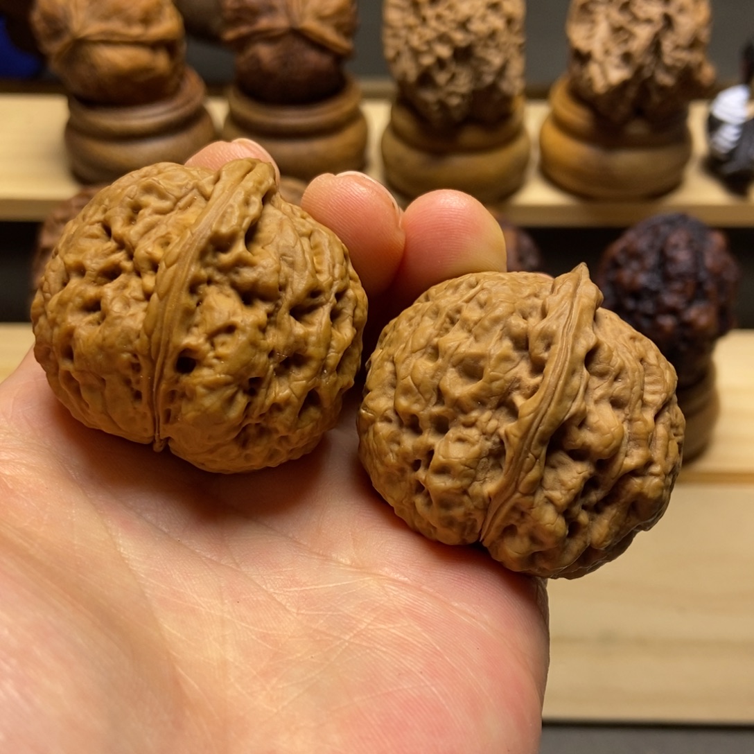 H***姆文玩核桃把件白龙铁狮子