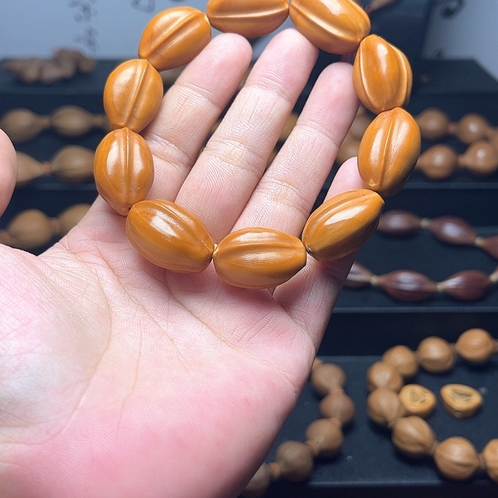 手串橄榄核鲨鱼背 福利