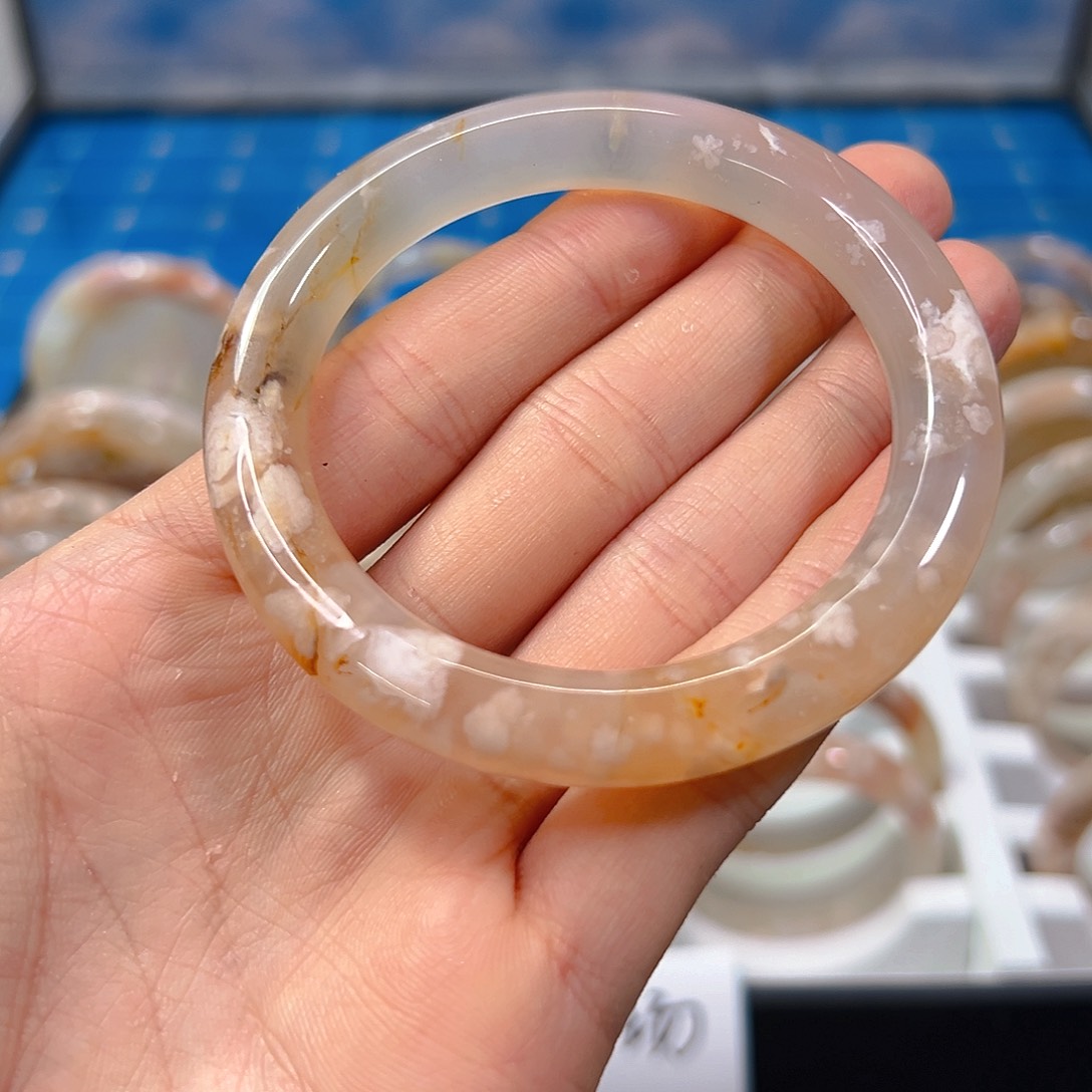 玛瑙/玉髓手镯未镶嵌54