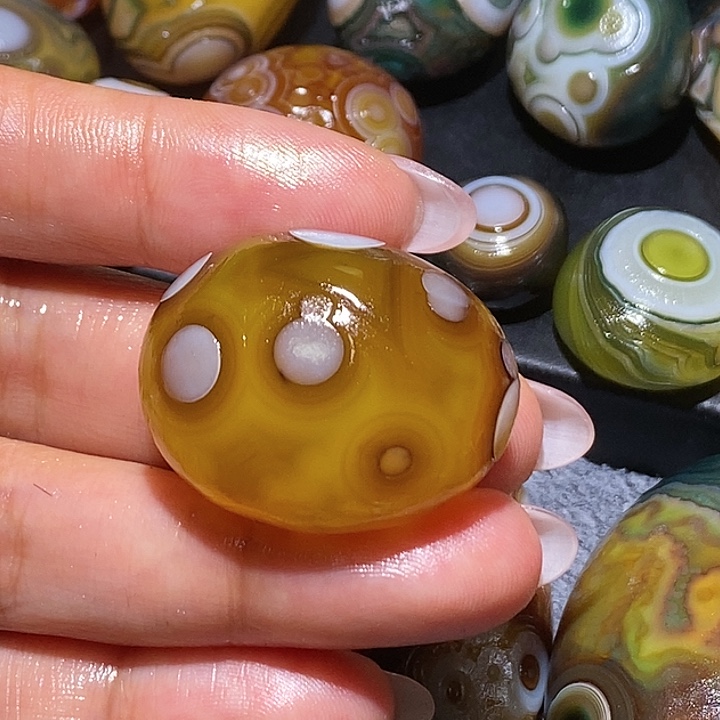 玛瑙/玉髓未镶嵌珠宝奇石130