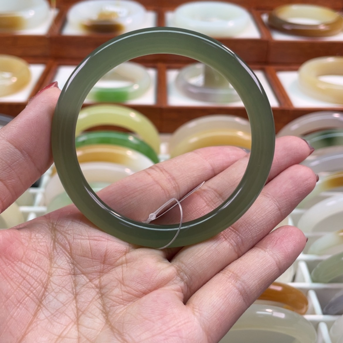 【闪购商品】和田玉手镯未镶嵌55