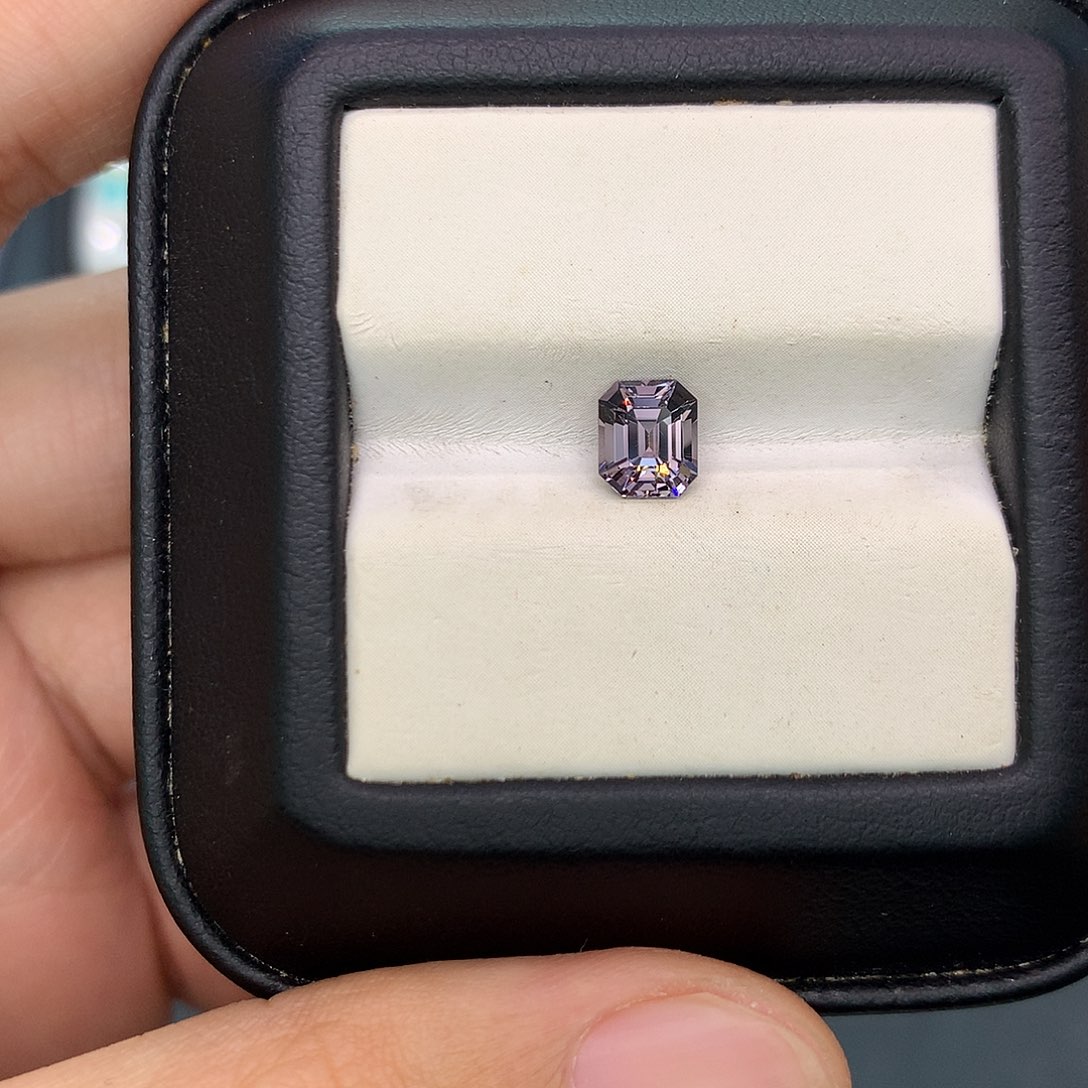 尖晶石裸石99分全净灰尖晶
