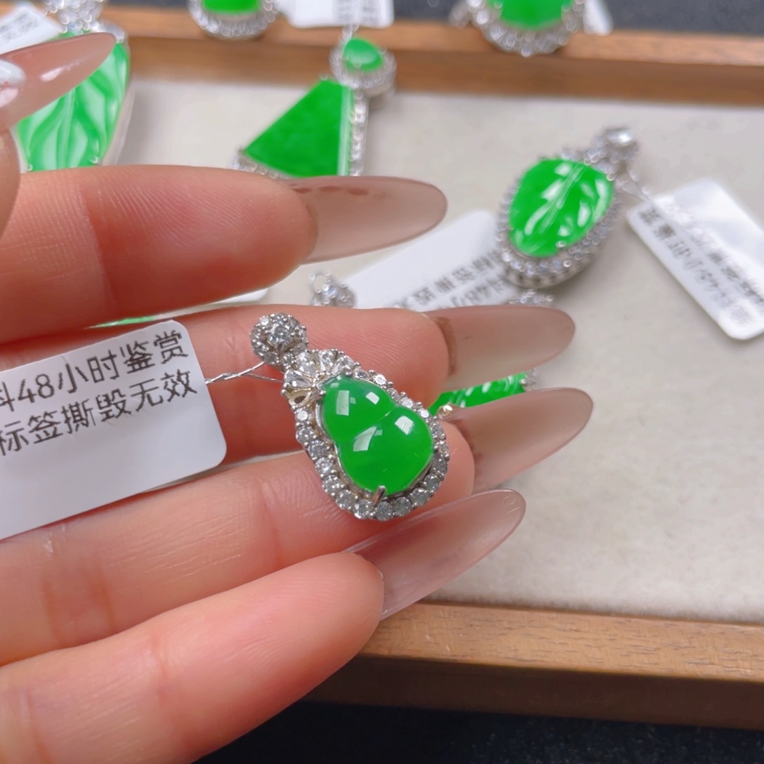 翡翠颈饰银S925镶嵌翡翠