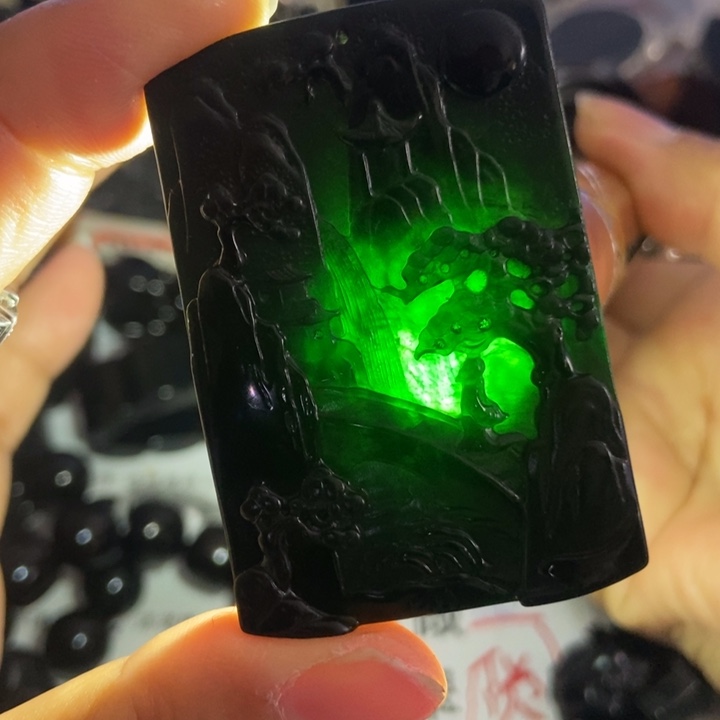 翡翠未镶嵌颈饰墨错山水