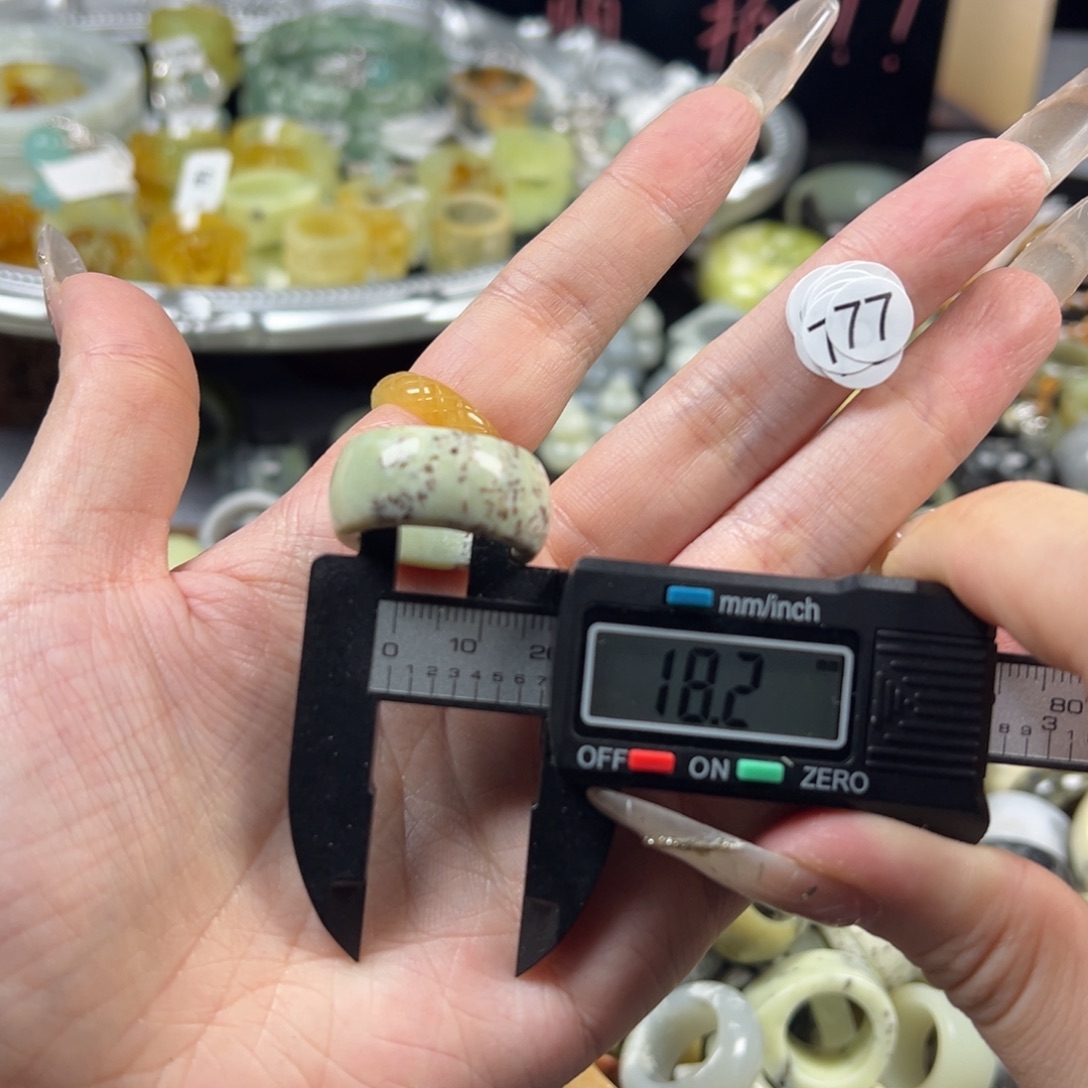 蛇纹石玉未镶嵌戒指