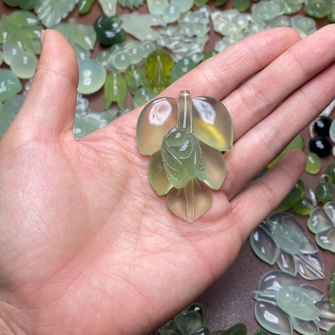 蛇纹石玉合金颈饰