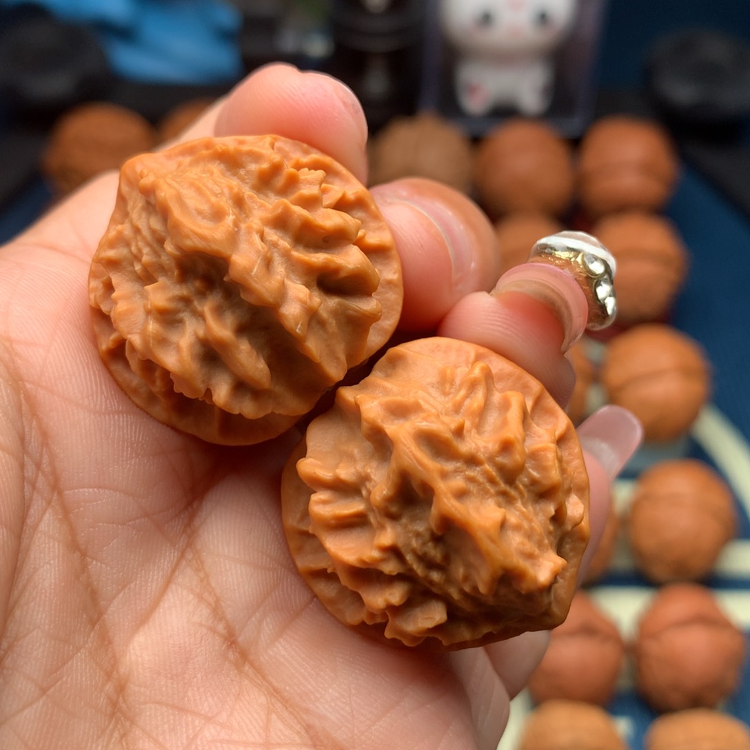 文玩核桃把件帝王龙脊