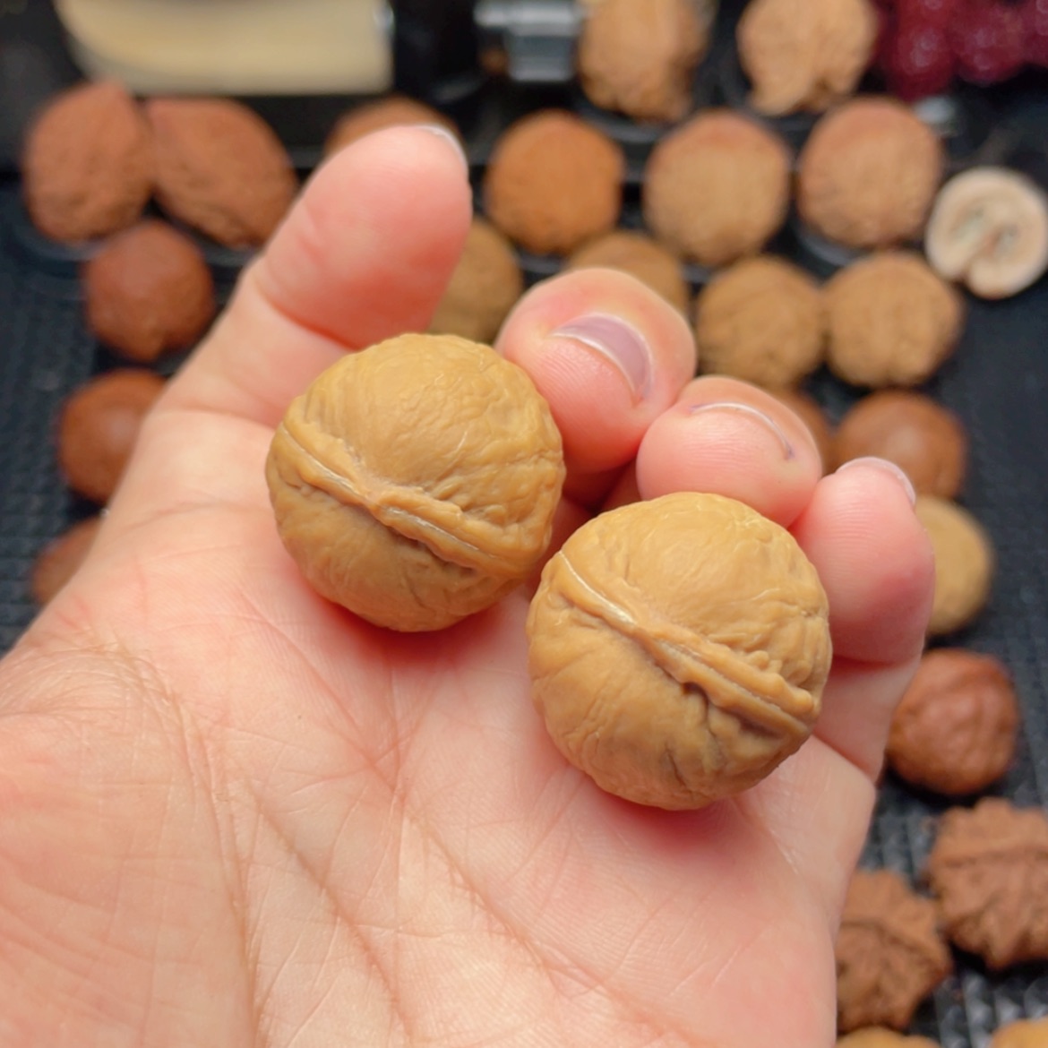 【闪购商品】把件文玩核桃小海豚