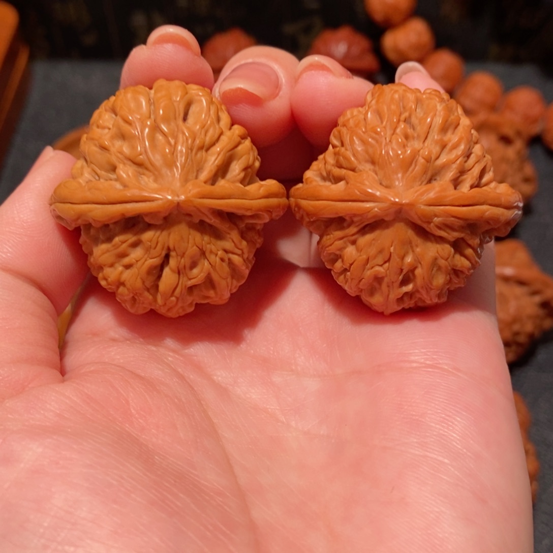 文玩核桃吊坠白狮子