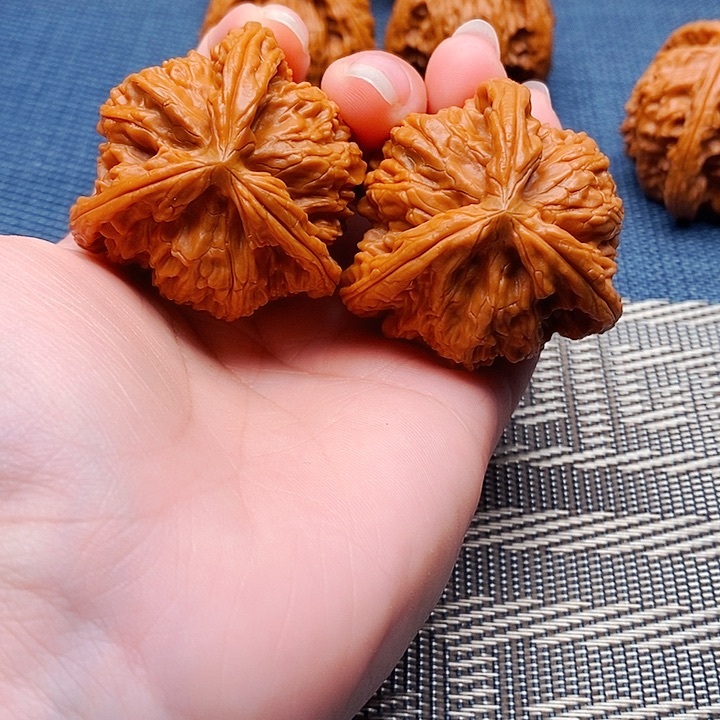 Z****文玩核桃吊坠三棱