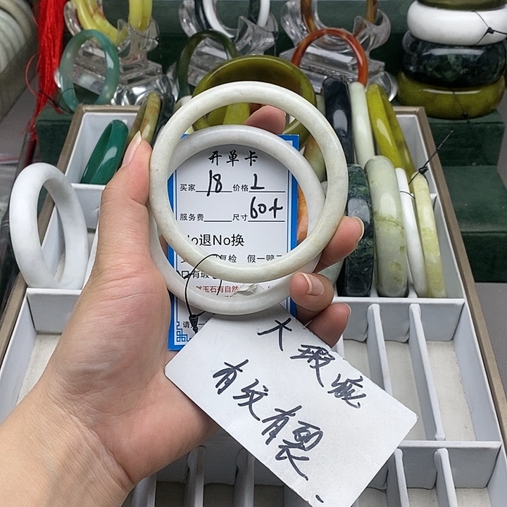 蛇纹石玉未镶嵌手镯