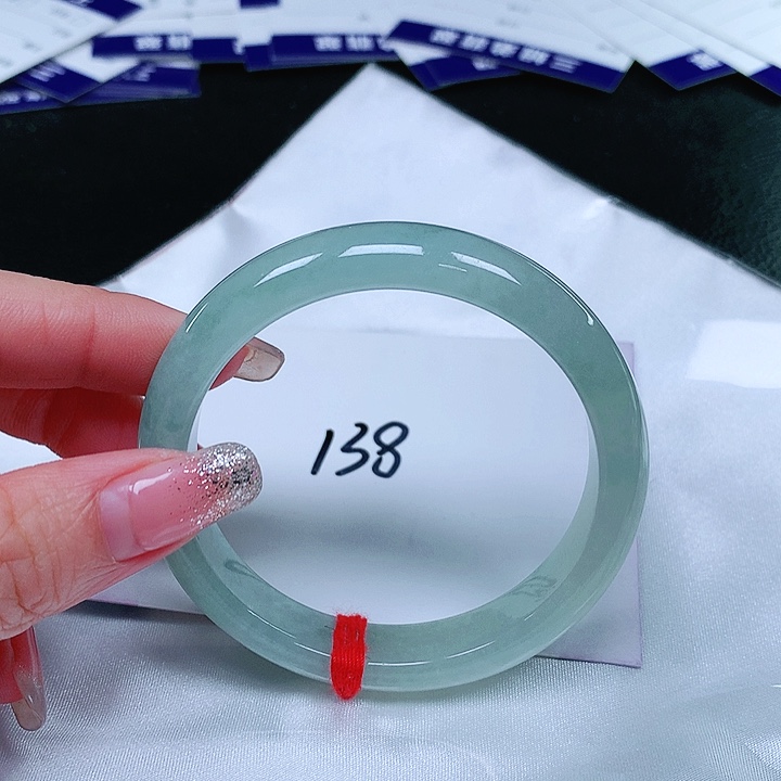 翡翠手镯未镶嵌翡翠手镯未镶嵌