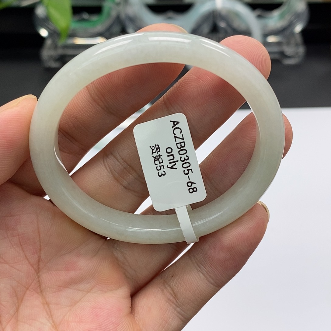 翡翠手镯未镶嵌手镯