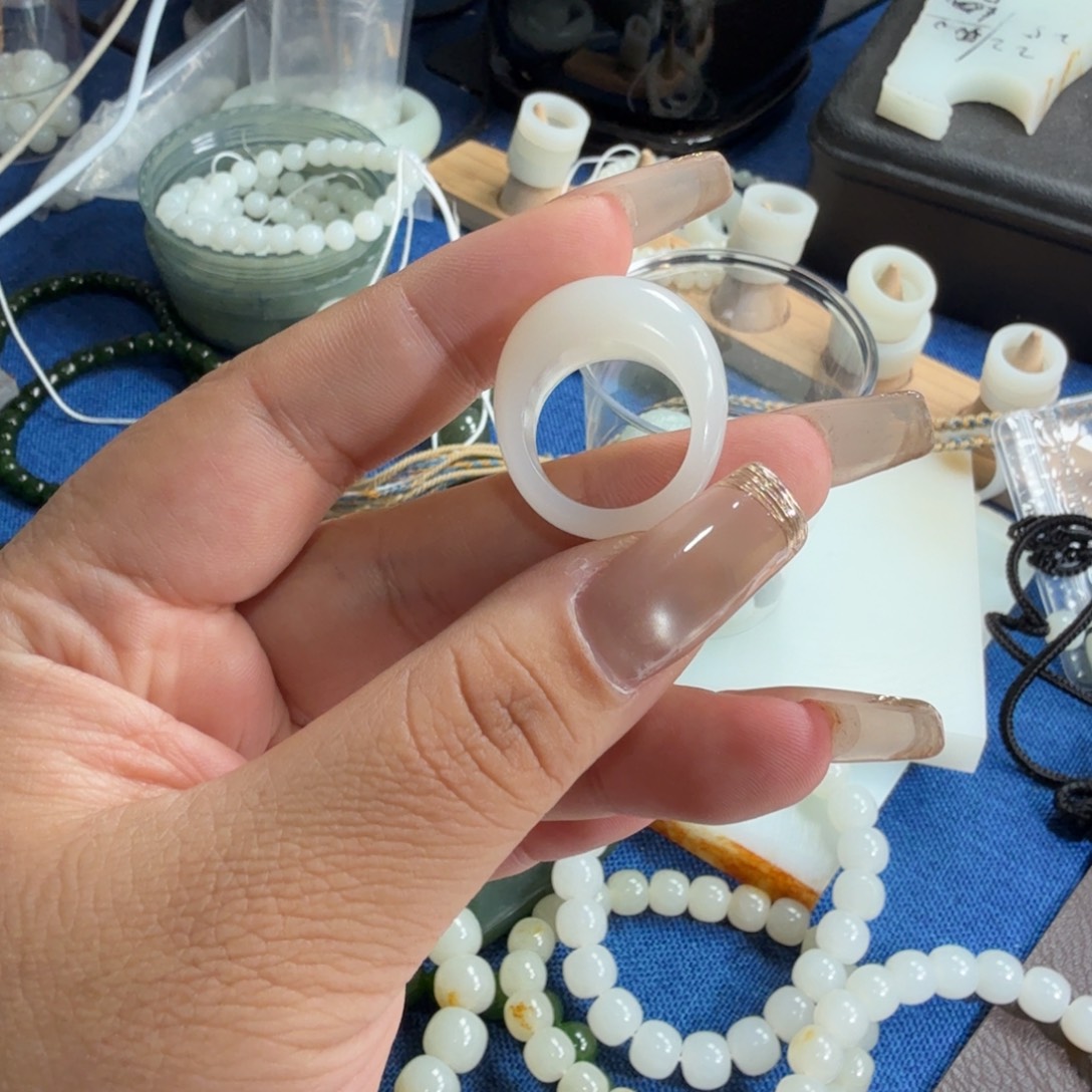 ****光和田玉未镶嵌颈饰