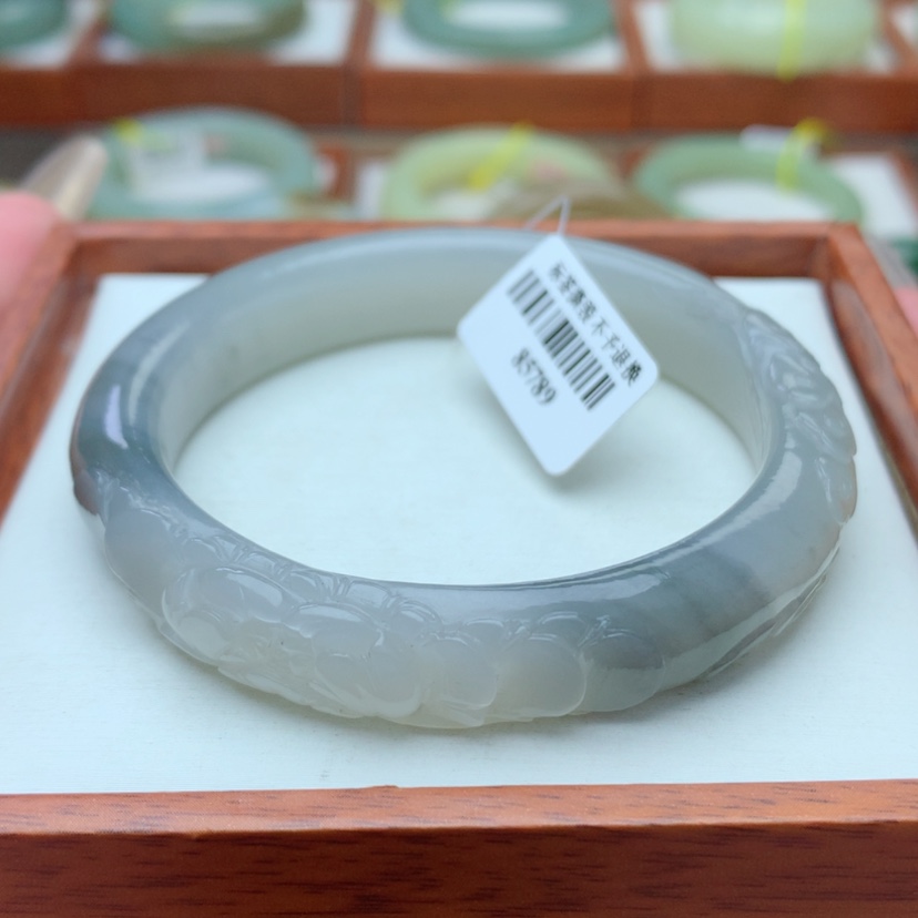 【闪购商品】和田玉手镯未镶嵌56