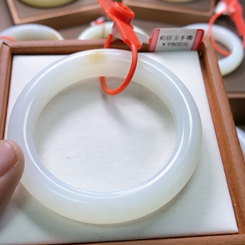 【闪购商品】未镶嵌手镯和田玉辣**椒