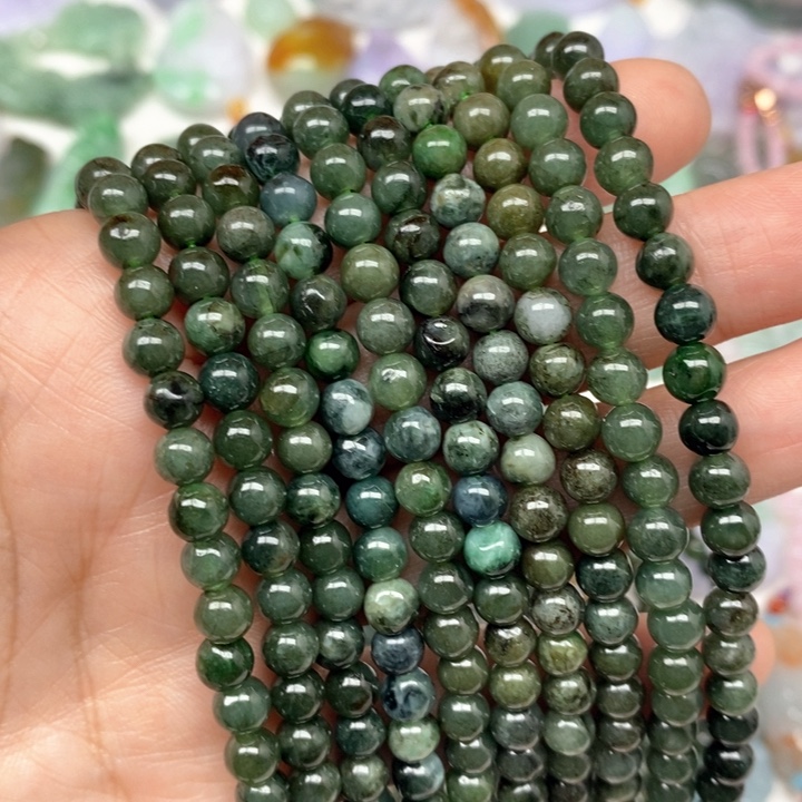 G***U翡翠未镶嵌颈饰翡翠