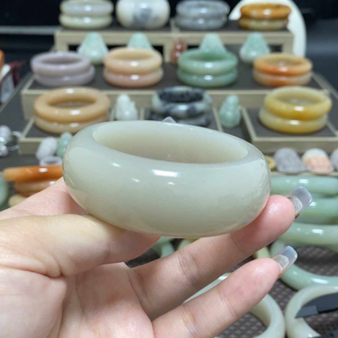 石英质玉手镯未镶嵌