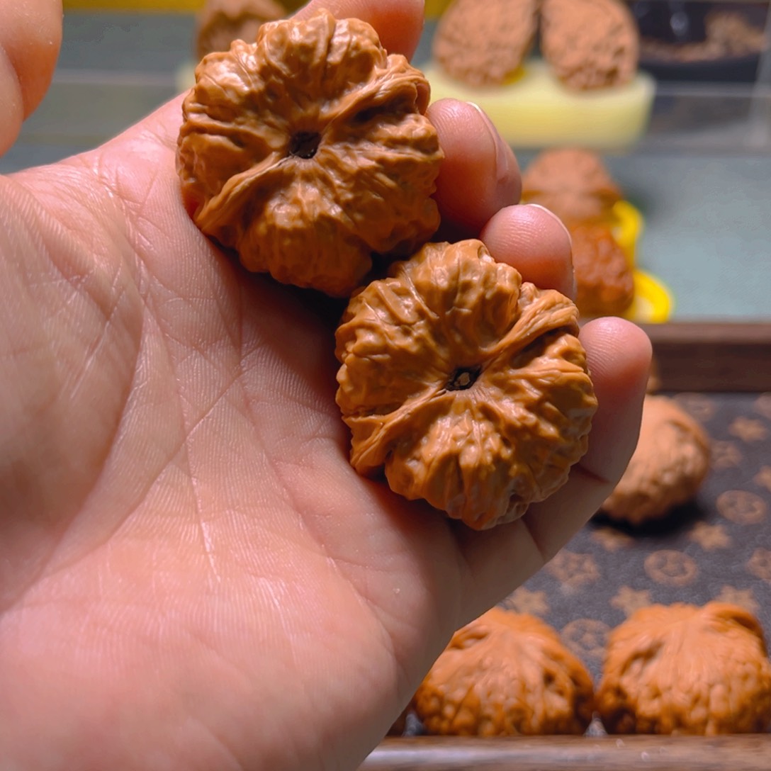 文玩核桃吊坠理****岁蛤蟆头37