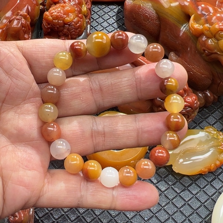 石英质玉（黄龙玉）颈饰未镶嵌