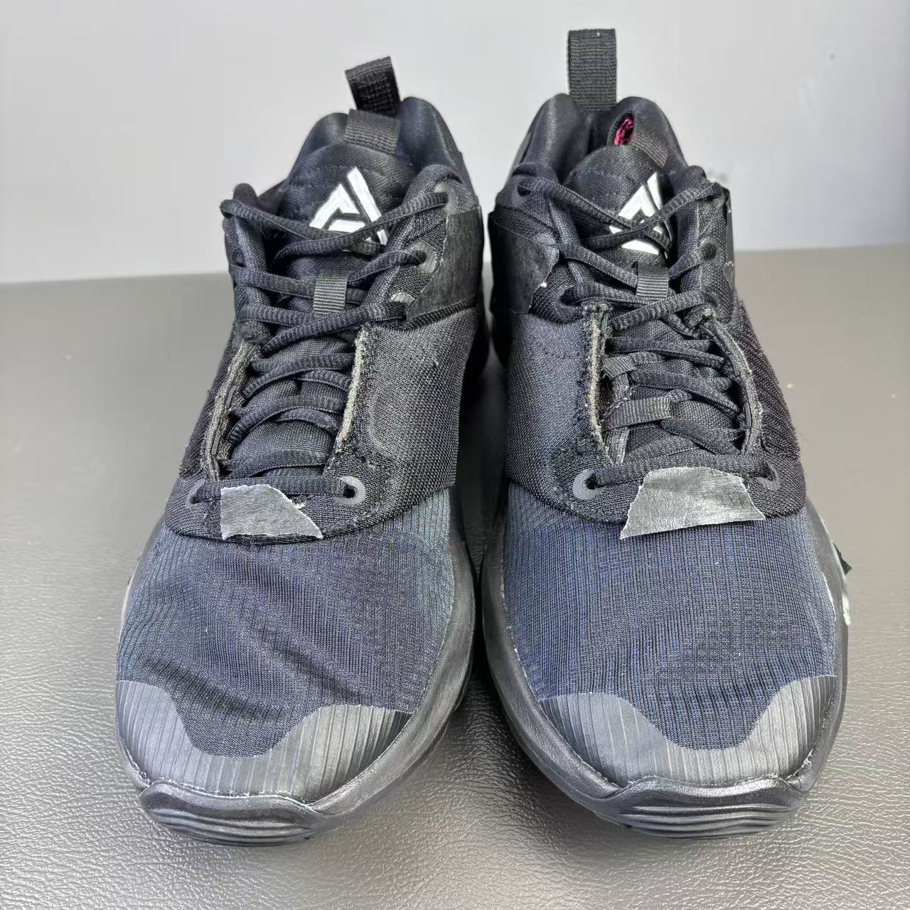 42.5码 黑色篮球鞋 无魔术贴